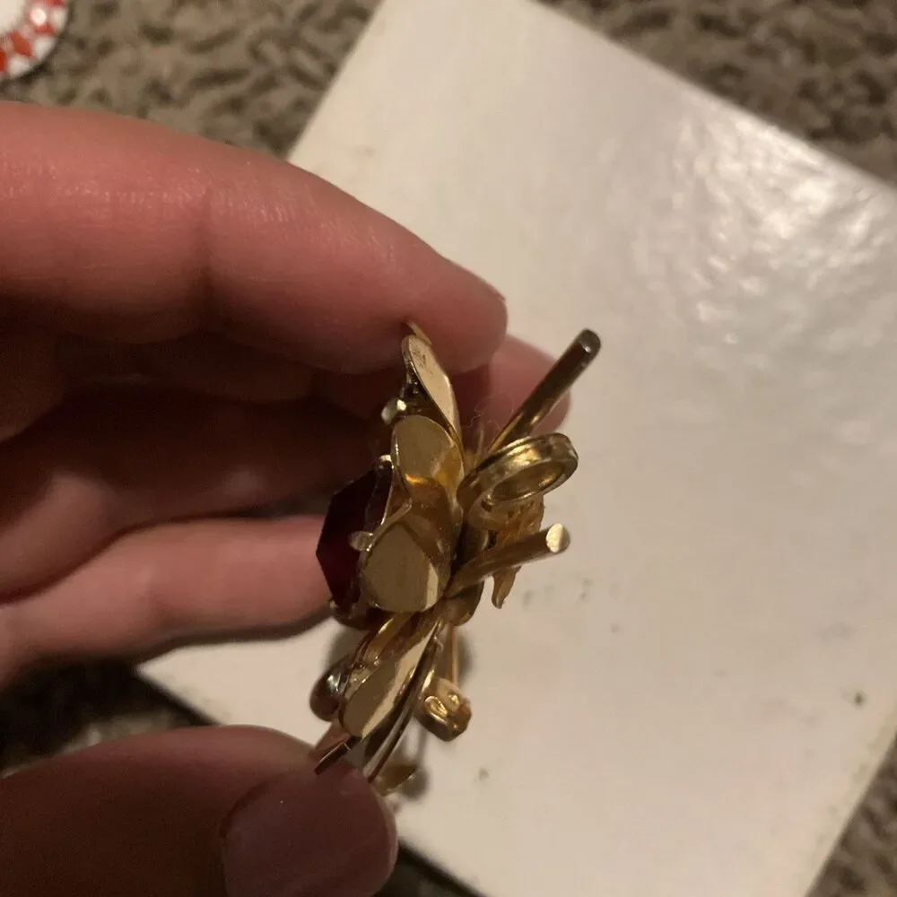 Red Crystal Maple Flower Shaped Brooch Clothing Coat Jewelry Accessories